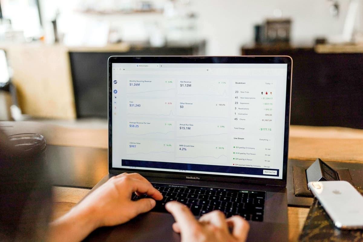 Business-Hacks_ERP-Schnittstellen-min-_1_-min-1-scaled